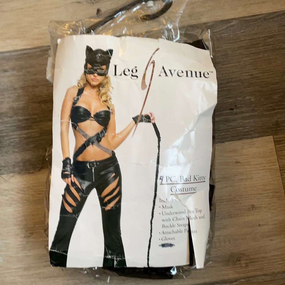 Leg avenue halloween bad kitty costume size Small